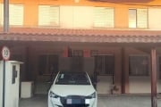 Casa assobradada à venda em condomínio fechado no bairro do Jaraguá.