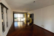 Apartamento em andar alto, localizado em Moema.