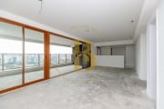 Apartamento em andar alto, com linda vista, localizado no Campo Belo.