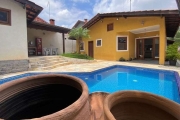 Casa na Granja Viana - Cotia - 3 Dormitórios sendo 1 Suíte - 4 Vagas - Piscina - Térrea