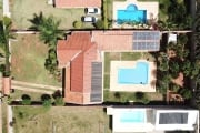 Linda Chácara em Condomínio Fechado Nova Rheata, de 1.000m2, com  250m2 de área Construída, com Muito Verde  em Boituva - SP.