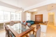 Apartamento á venda, Edifício Gloria,  com 2 dormitórios, 2 banheiros, sala de jantar, cozinha, área de serviço, churrasqueira, lareira, 1 varanda  e vista panorâmica. O imóvel possui 87m² de área pri