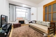 Vende-se apartamento impecável, 2 amplos quartos (dormitórios) e 1 vaga de garagem (com possibilidade de 2 carros pequenos), banheiro social, living espaço em 2 ambientes, cozinha com área de serviço 