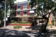 Vende-se apartamento de um dormitório em localização privilegiada, ao lado de uma PanVel, perfeito para um casal. Inclui cozinha completa com geladeira, micro-ondas e mesa de sala, abajures, quarto co