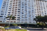 Apartamento de 02 dormitórios  de frente ótima orientação solar, &lt;BR&gt;Sala 2 ambientes, banheiro social, cozinha e área de serviço. Piso frio, sem garagem, elevador, portaria 24 horas.&lt;BR&gt;&