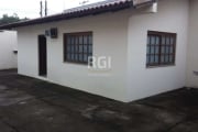 Terreno com 3 prédios em cima assim descritos:&lt;BR&gt;Prédio da frente, um escritório, sala, cozinha americana e um banheiro, totalizando 32m2&lt;BR&gt;&lt;BR&gt;segundo prédio sala de estar, sala d