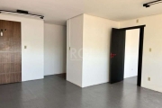 Excelente conjunto comercial (2 salas interligadas), com 98 m² de área privativa, divisórias, 2 banheiros, cozinha, andar alto, de frente, com sacada, sol leste, vista.&lt;BR&gt;*possibilidade de gara