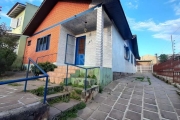 Casa com 3 dormitórios a venda no bairro Cavalhada, sendo uma suíte, amplo living com 3 ambientes composto de sala de estar e  jantar. Cozinha muito grande,  excelente para receber a família e amigos,