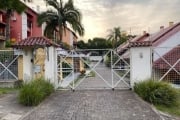 Casa de alto padrão na Zona Sul de Porto Alegre. São 03 dormitórios, sendo 01 suíte com hidro e 02 vagas de garagem cobertas e escrituradas. &lt;BR&gt;&lt;BR&gt;Conta ainda com Sala de Estar com Larei