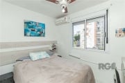 Apartamento de 3 dormitorios a venda no Bairro Cristal.&lt;BR&gt;Apartamento 3 dormitórios 1 suíte. Sacada com churrasqueira. Área de serviço independente. Tela anti insetos em todas as saídas. Possui