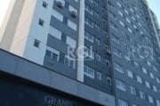 Vende apartamento no Grand Park Lindóia (Entrega março/2023) com 81,64 m² de área privativa, possui 03 dormitórios sendo uma suíte, living 02 ambientes, cozinha com churrasqueira, lavabo, uma vaga de 