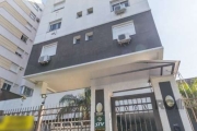 Excelente apartamento totalmente mobiliado de 62m² de área privativa, sendo, 2 dormitórios com 1 suíte, cozinha americana montada com churrasqueira, área de serviço e 1 vaga escriturada. Edifício com 