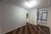 Ótimo apartamento no bairro Rio Branco, DESOCUPADO, reformado, com 63m² privativos, de 2 dormitórios. Possui sala ampla, 2 dormitórios, banheiro com box de vidro e ventilação natural, cozinha espaçosa