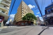 Apartamento aconchegante à venda com muito sol e arejado com 2 dormitórios, living, banheiro social, cozinha, lavanderia, espaço web e uma dependência de empregada.  O condomínio fica localizado em Av