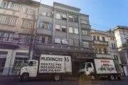 Apartamento de dois dormitórios e uma banheiro, 57,83m² privativos, junto ao Shoping Tottal, bairro Floresta em Porto Alegre.&lt;BR&gt;Apartamento amplo e bem localizado. Com dois dormitórios, sala, c