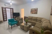 Excelente apartamento térreo de 87m² distribuídos em amplo living para dois ambientes com lareira, 3 dormitórios sendo 1 suíte, banheiro social com ventilação, cozinha e pátio com churrasqueira. Semi 