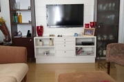 Vende-se apartamento desocupado, com 2 dormitórios amplos, banheiro social, vaga de garagem, elevador, living em dois ambientes, com vista, copa e cozinha ampla, área de serviço independente, banheiro