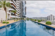 Apartamento de 1 dormitório no 19º andar do empreendimento NEO 360º Living, totalmente mobiliado e pronto para morar. Logo na entrada tem 01 banheiro social, à direita fica a cozinha americana planeja