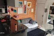 Excelente apartamento térreo, reformado, com 2 dormitórios, living 2 ambientes, cozinha americana, banho social, vaga de garagem rotativa. Condomínio com quadras de esportes, quiosques, playground e p