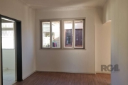 Apartamento de 2 dormitórios no Bairro Petrópolis , reformado.  Apartamento fundos com 3 lances de escada, em excelente localização esquina com Felipe de Oliveira.&lt;BR&gt;    Petrópolis é um bairro 