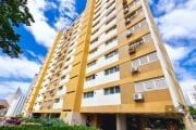 Apartamento a venda no bairro Petrópolis com 03 dormitórios, sendo 01 suíte, 02 vagas escrituradas, amplo living com estar e jantar, copa/cozinha, área de serviço e banheiro auxiliar.&lt;BR&gt;&lt;BR&