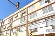 Apartamento com 2D e 63m² privativos.    &lt;BR&gt;São 2 dormitórios bem iluminados.&lt;BR&gt;Cozinha com área de serviço separada.&lt;BR&gt;Banheiro completo &lt;BR&gt;&lt;BR&gt;Prédio conta com port