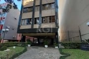 Sala comercial  no 4º andar -  Excelente localização no Bairro Moinhos de Vento, Rua Tobias da Silva.  Área privativa de 36 m².-  iluminada  - lateral com dois banheiros. Elevador e portaria em horári