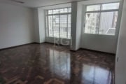 APARTAMENTO DE 2 DORMITÓRIOS,  60,82 m² em ótimo estado de conservação de FRENTE no CENTRO HISTÓRICO, Rua Mal. Floriano Peixoto. Teto de gesso rebaixado. Sala, cozinha e área de  serviço com piso frio