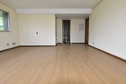 SALA COMERCIAL - Imóvel com 40,70 m². posição de fundos, laminado, 1 lavabo, quinto pavimento com elevadores, portaria, 1 vaga de box privativa N. 10 (o valor do box é separado). Localizado nas proxim