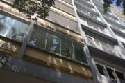 Amplo apto. com 125m², 3(três) dormitórios, cozinha grande, living e sala de jantar, dep. de empregada, banheiro e garage.&lt;BR&gt;Portaria 24hrs&lt;BR&gt;Próxima a Av. Independência.