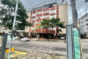 Vende-se ótimo apartamento de 69m². Possui 02 dormitórios, banheiro social, amplo living para 02 ambientes, lavabo, cozinha espaçosa, área de serviço, dependência e 01 vaga de garagem fixa coberta. Ót