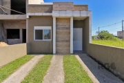 Excelente casa térrea, composta por dois dormitórios, banheiro, sala de estar, cozinha com churrasqueira, lavanderia, pátio frente e fundos.&lt;BR&gt;Localização privilegiada, perto do Zaffari, escola