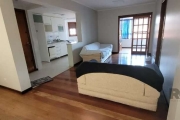 Apartamento de 2 dormitórios grande com suite, sacada fechada com churrasqueira, elevador, garagem, no Bairro São João / Higienópolis, Desocupado, com 97m² privativos, Living em 2 ambientes com piso e