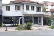 Casa para Venda - 200m², 2 dormitórios, 1 vaga - Moinhos de Vento -  Casa  estilosa no coração do Bairro Moinhos de Vento,  que inspira reformas para modernização conforme funcionalidade, com dois pis