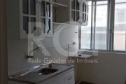 Amplo apartamento à venda no Edificio Arco Iris, localizado na Rua Doutor Vicente de Paula Dutra, no bairro Praia de Belas em Porto Alegre. Com 57m² de área privativa e 2 vagas de garagem, este imóvel