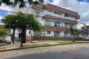 Excelente apartamento de 2 quartos, sendo uma suíte. Apartamento com sala ampla e com o grande diferencial de possuir uma sacada.&lt;BR&gt;Todas as peças pegam o sol da manhã. Apartamento super bem il