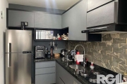 Apartamento de 2 dormitórios, totalmente mobiliado, em ótima localização, fácil acesso à PUC, excelente posição solar, banheiro com ventilação natural, perfeito para moradia ou investimento.