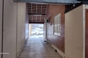 EXCELENTE TERRENO COMERCIAL COM CASA 567 m², composto com uma casa com sala principal ampla, cozinha/ copa, banheiro, área externa com churrasqueira, balcão de pia, dois terrenos amplos com capacidade