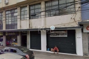 Loja comercial  com uma área privativa de 415,87 m²&lt;BR&gt;Essa região é conhecida por sua diversidade comercial e grande fluxo de pessoas, ideal para o seu negócio prosperar. Com banheiro social, e