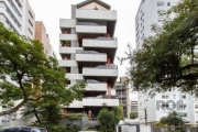 Belíssimo apartamento em Petrópolis,  com sacada com piscina, 253,55m2 de área privativa, com 3 dormitórios, sendo 2 suítes, escritório,  3 vagas individuais e 3 depósitos..&lt;BR&gt;Espaço gourmet co