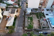 Terreno de esquina no Centro de Canoas com 460m² de área total, já limpo e plano, ideal para construção de lojas comerciais para locação ou utilização própria. Localizado na esquina da Rua Caramuru co