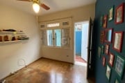 Vende-se apartamento garden, de 2 quartos (dormitórios), living  estendido amplo em dois ambientes, cozinha, churrasqueira, área de serviço independente, banho social. Prédio com elevador, porteiro el