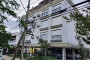 Amplo apartamento com 02 dormitórios, sendo 01 suíte, banheiro social, living para dois ambientes, sala de jantar, cozinha, área de serviço, dependência de empregada e 01 vaga de garagem coberta. Exce