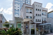 Apartamento de um quarto, suíte e uma vaga de garagem no bairro Santa Cecilia em Porto Alegre.&lt;BR&gt;&lt;BR&gt;Edifício 4 apartamentos por andar, portaria 24 horas, zelador, 2 elevadores, salão de 