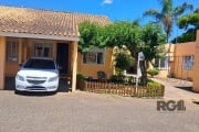 Casa em condomínio à venda em Porto Alegre no bairro Jardim Leopoldina, com 47m² de área privativa, com 2 dormitórios, 02 vagas de garagem, living 2 ambientes, cozinha, churrasqueira, banheiro social,