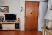 Apartamento 3 dormitórios, closet uma suíte, vaga de garagem coberta, elevador, churrasqueira no condomínio. &lt;BR&gt;Condomínio  Samoa, a 20 metros do Grêmio Náutico Gaúcho, a 50 metros da Orla do G