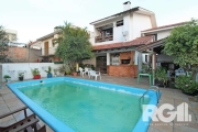 Casa de alvenaria 5 dormitórios, 450m² na Villa Ipiranga&lt;BR&gt;&lt;BR&gt;Andar nível rua: sala de estar 3 ambientes com grandes aberturas(janela) hall de entrada, lareira, sala de estar, gabinete e