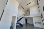 Coliseu vende apartamento duplex novo em andar alto com 72, 31 privativos e vista para o Guaíba, ótima localização na Cidade Baixa. Um  dormitório sendo suíte, living 03 ambientes, cozinha americana, 