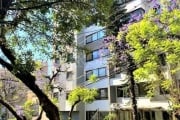 Excelente, amplo e ensolarado apartamento 3 dormitórios sendo 1 suíte, com living 2 ambientes, banheiro social, semimobiliado e com 2 vagas de garagem.
