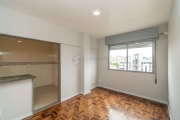Apartamento 2 dormitorios, no Menino Deus reformado e DESOCUPADO
